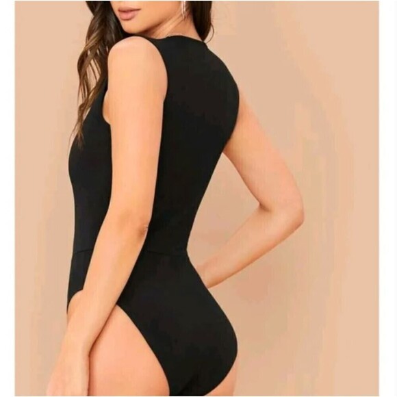 Shein Black Bae Notched Neck Solid Plunge V Neck Sleeveless Bodysuit Size Small - Picture 3 of 12